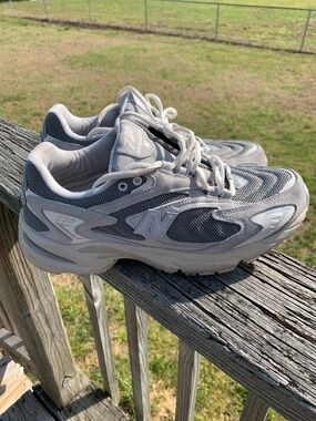 New Balance 725 Gray Mesh & Suede Running Sneakers